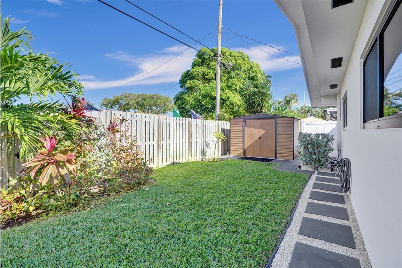 IMPERIAL POINT 1 SEC - Residential