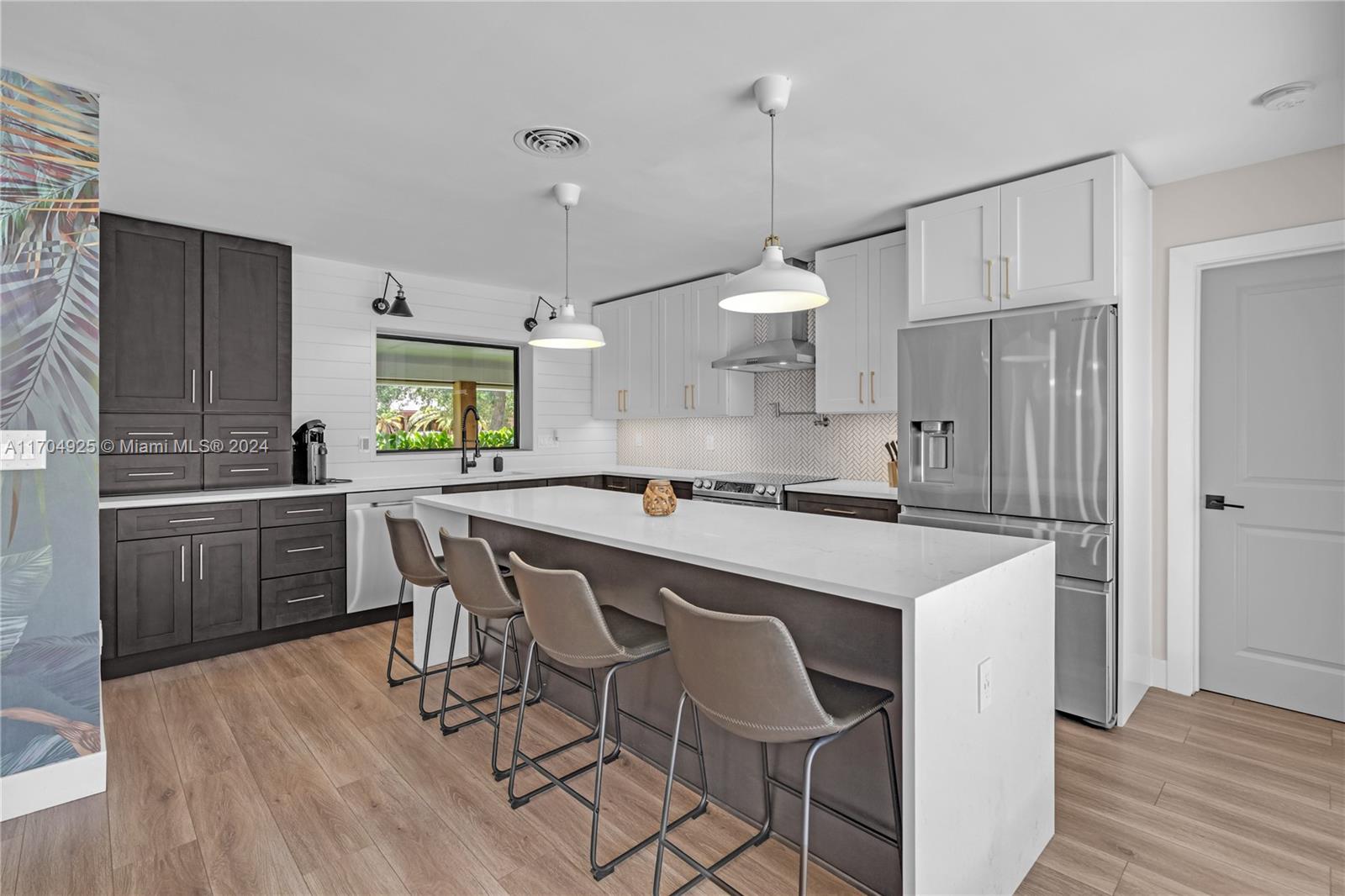 IMPERIAL POINT 1 SEC - Residential