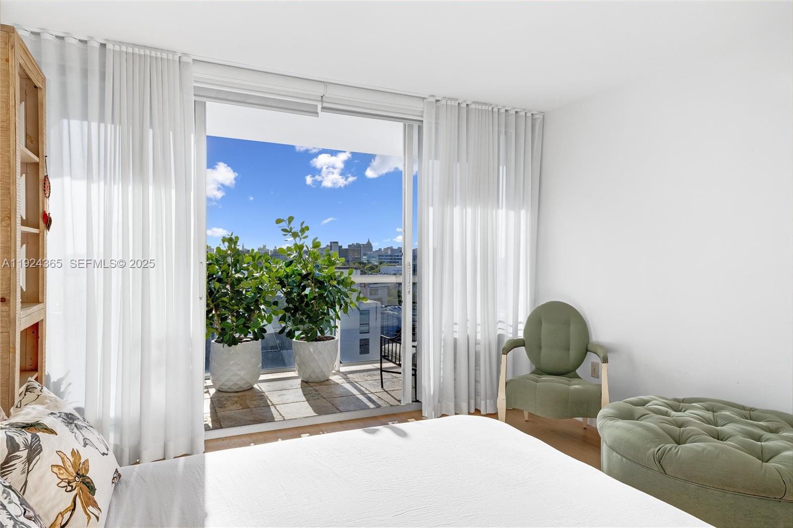 SUNSET HARBOUR SOUTH COND - Residential