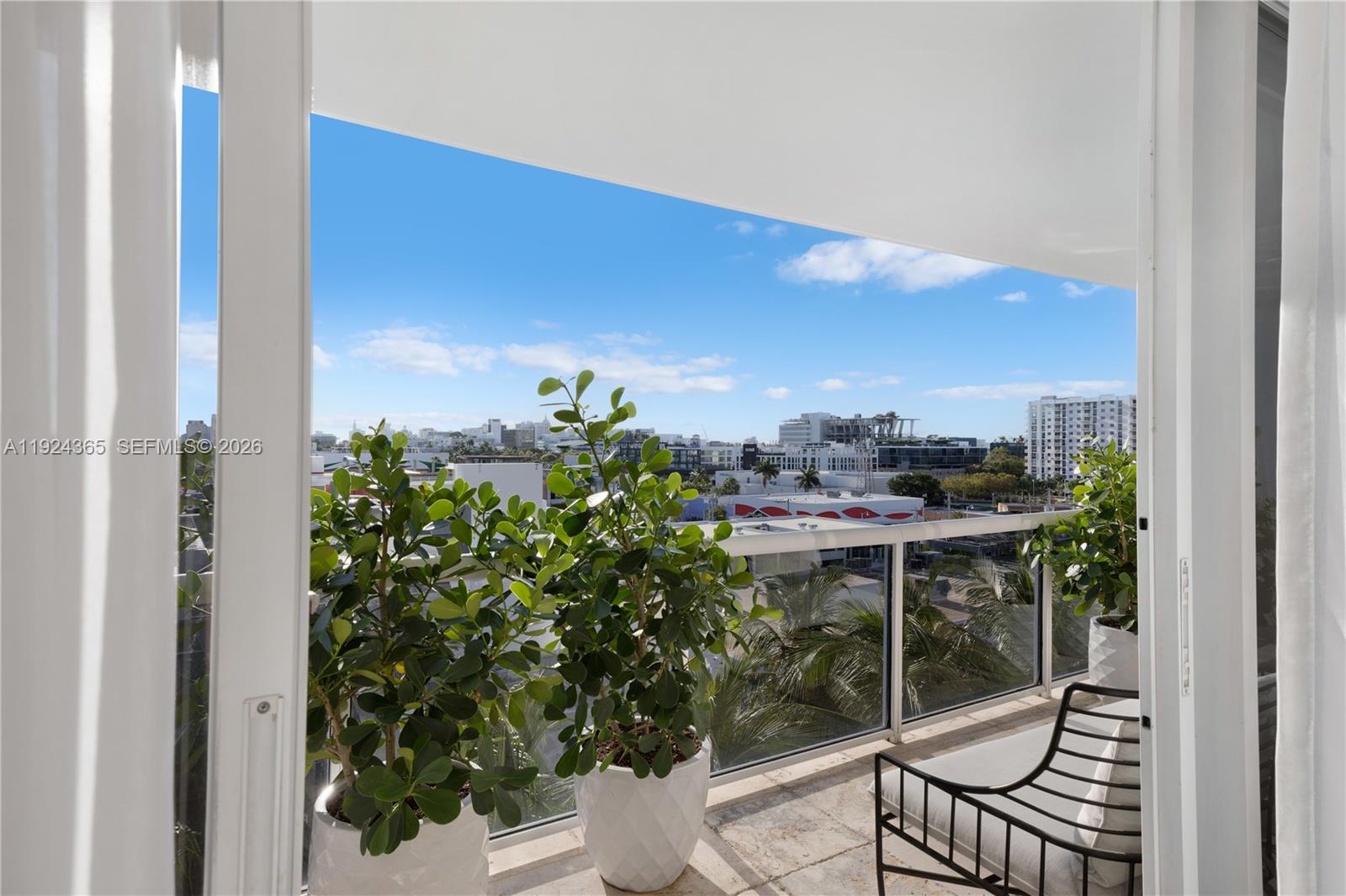 SUNSET HARBOUR SOUTH COND - Residential