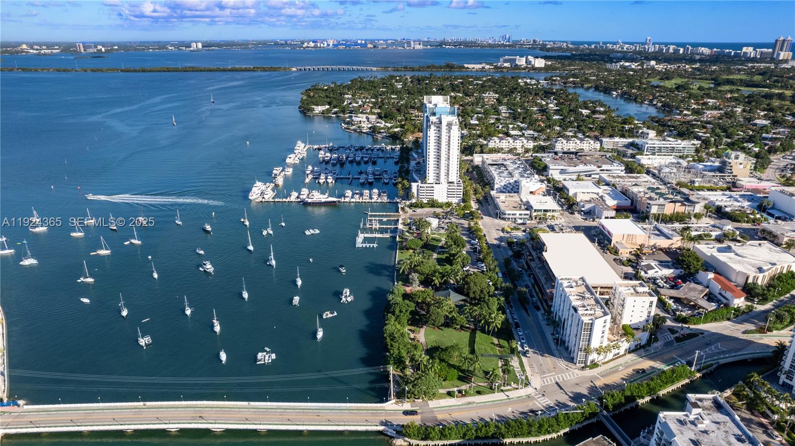 SUNSET HARBOUR SOUTH COND - Residential