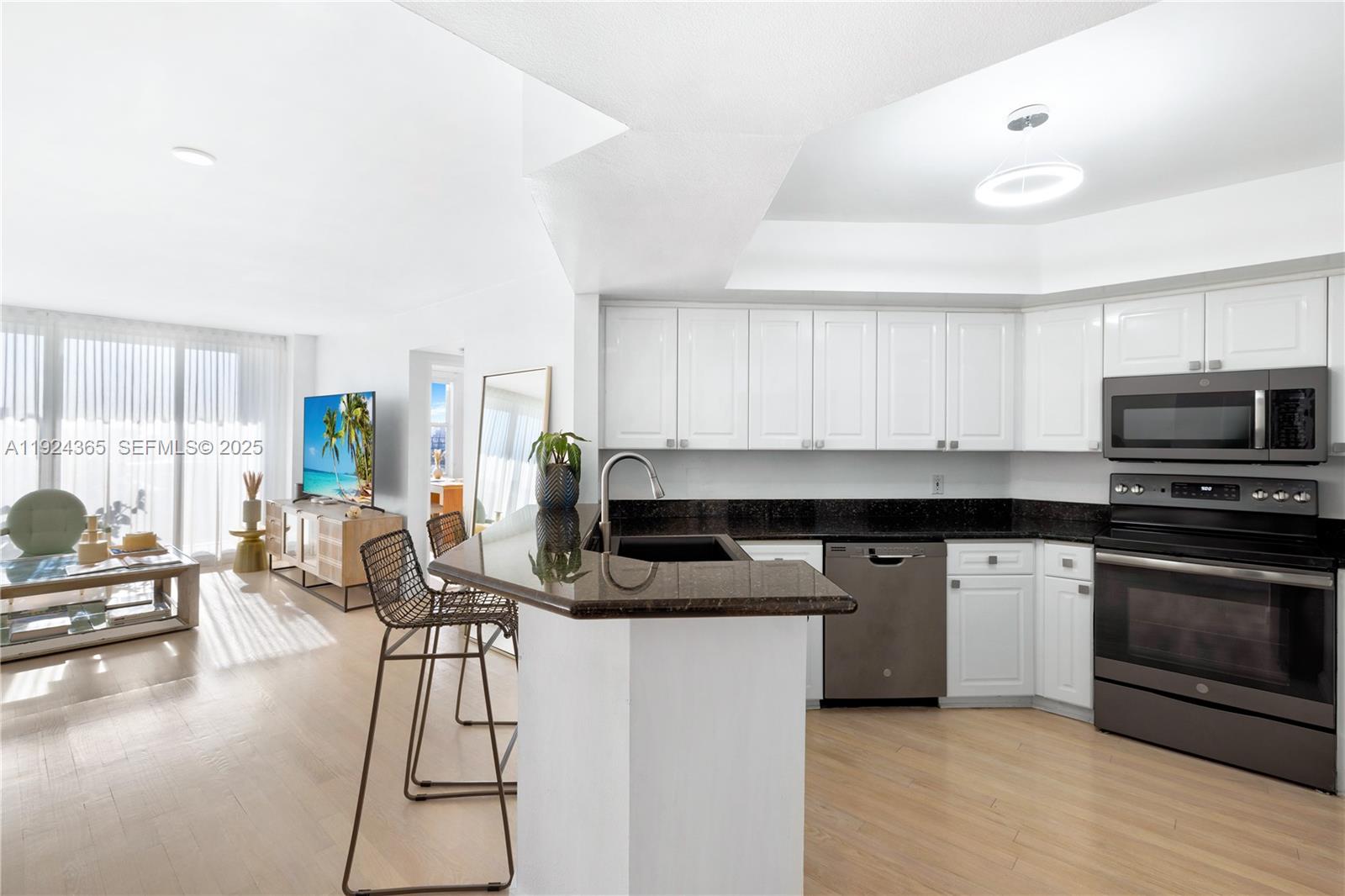 SUNSET HARBOUR SOUTH COND - Residential