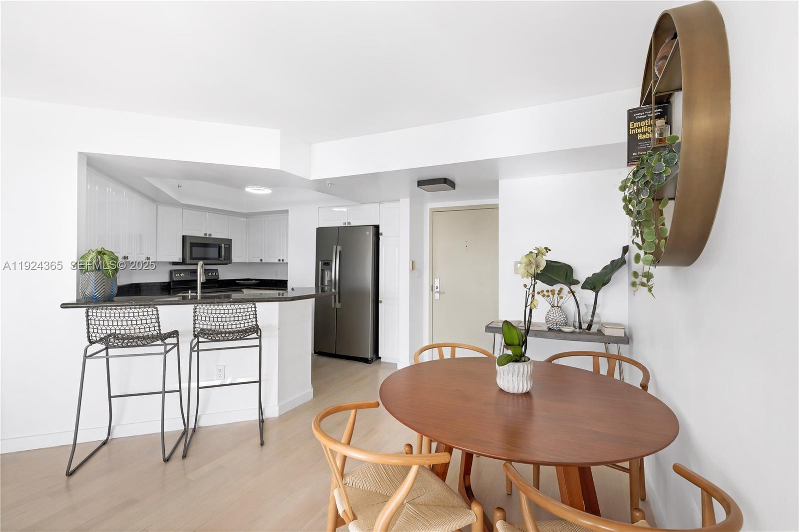 SUNSET HARBOUR SOUTH COND - Residential