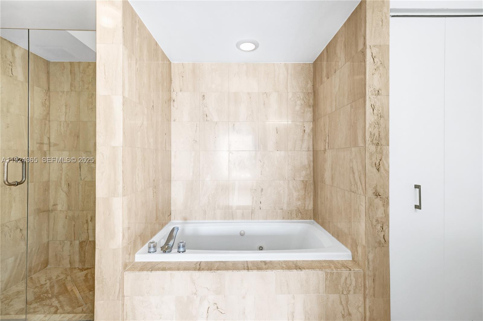 SUNSET HARBOUR SOUTH COND - Residential