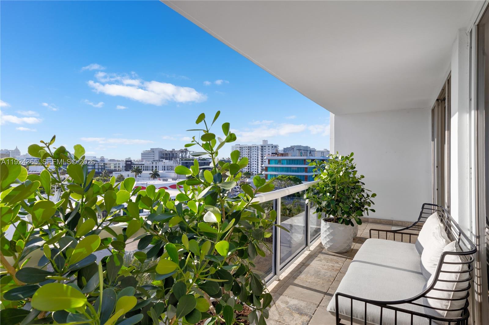 SUNSET HARBOUR SOUTH COND - Residential