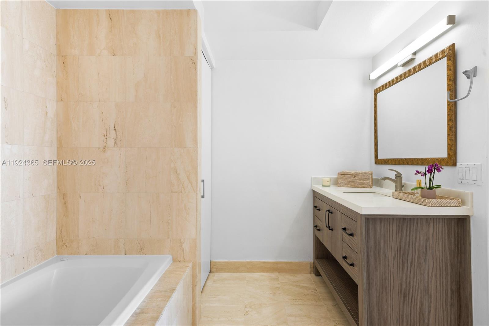 SUNSET HARBOUR SOUTH COND - Residential