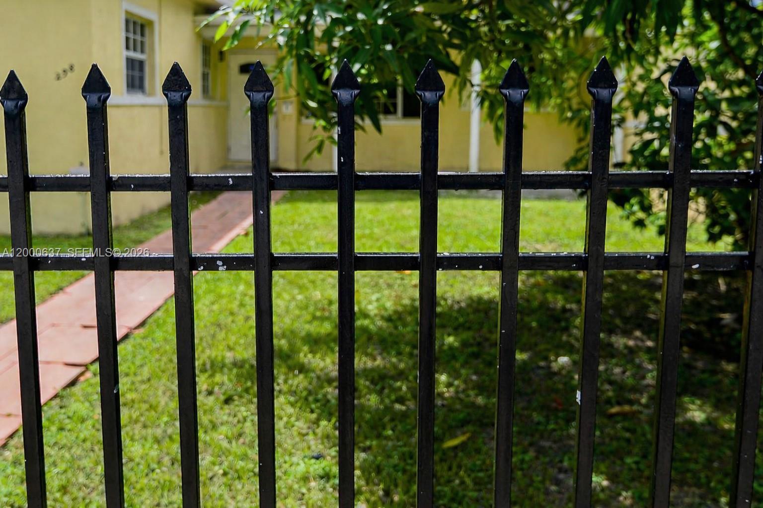 W MIAMI SHORES SEC B - Residential