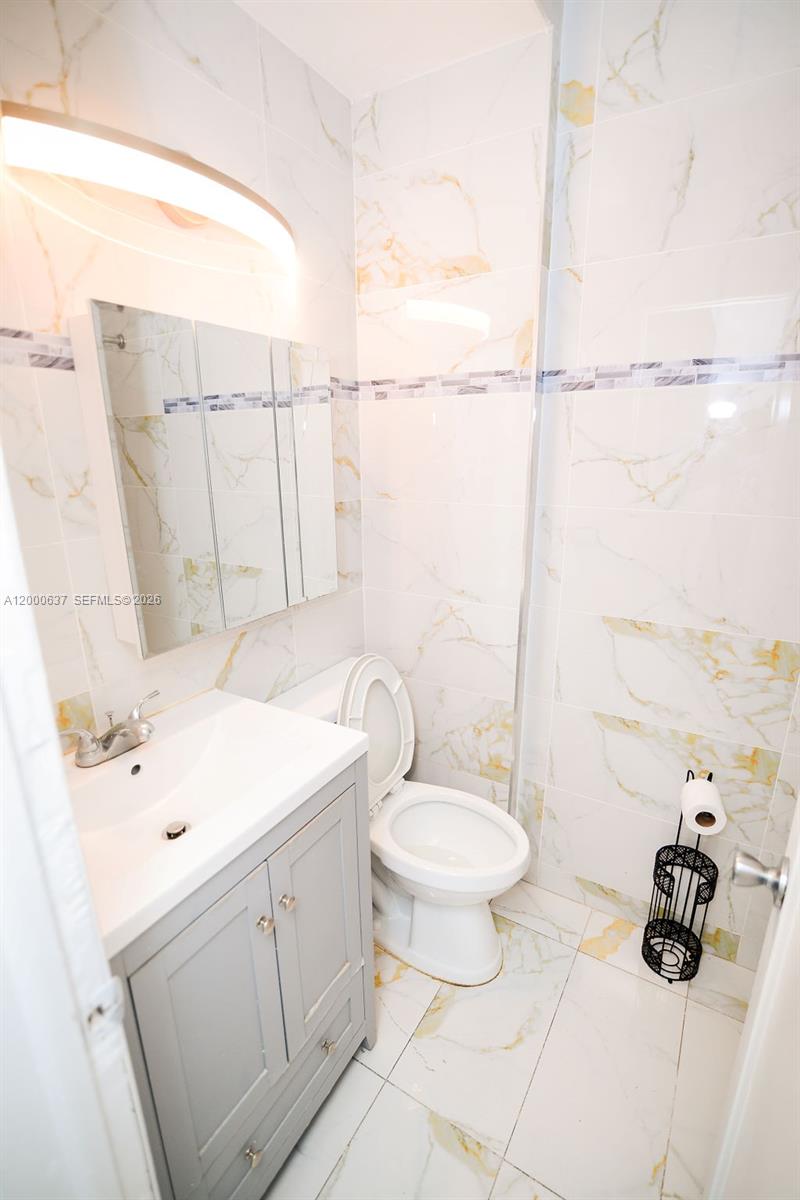 W MIAMI SHORES SEC B - Residential