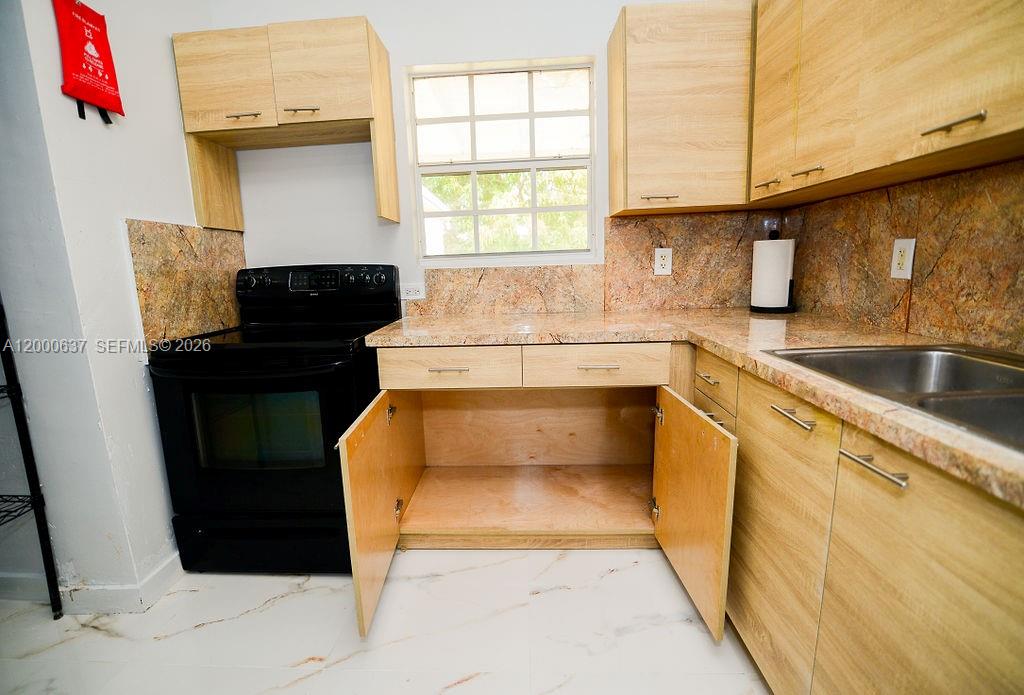 W MIAMI SHORES SEC B - Residential