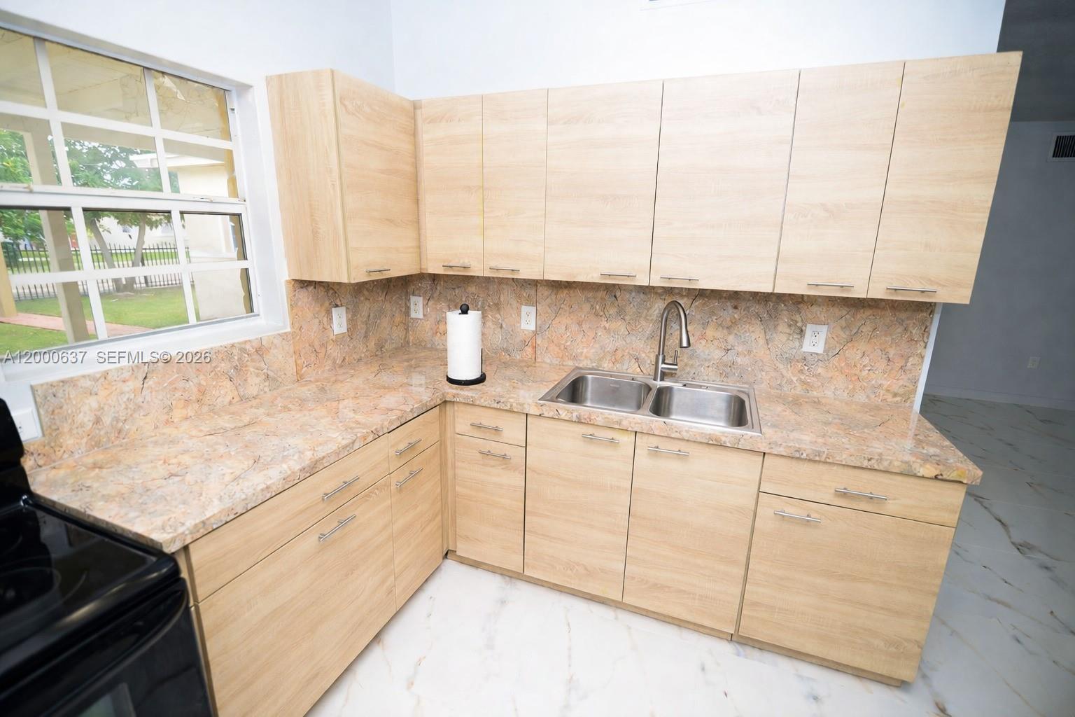 W MIAMI SHORES SEC B - Residential