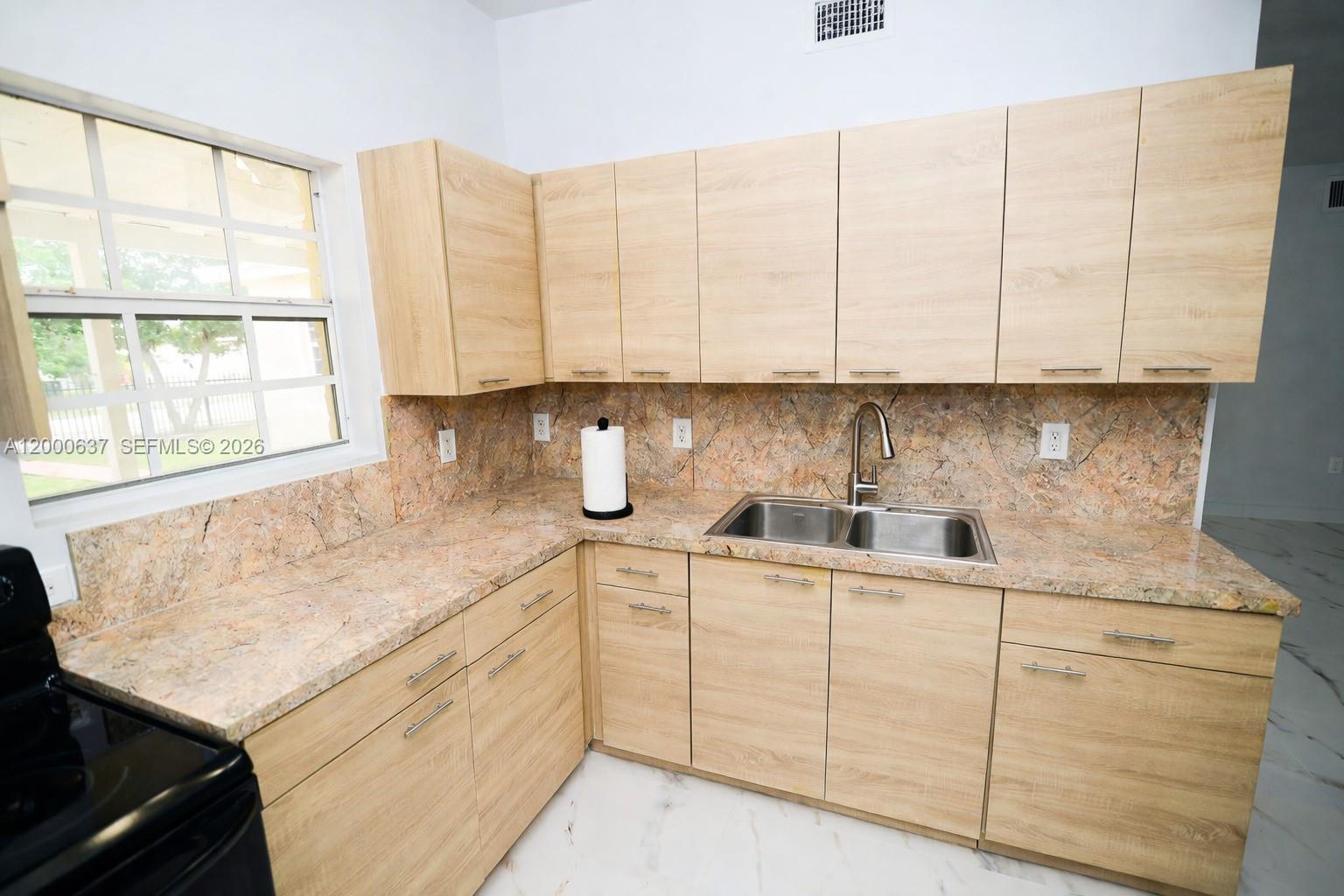 W MIAMI SHORES SEC B - Residential