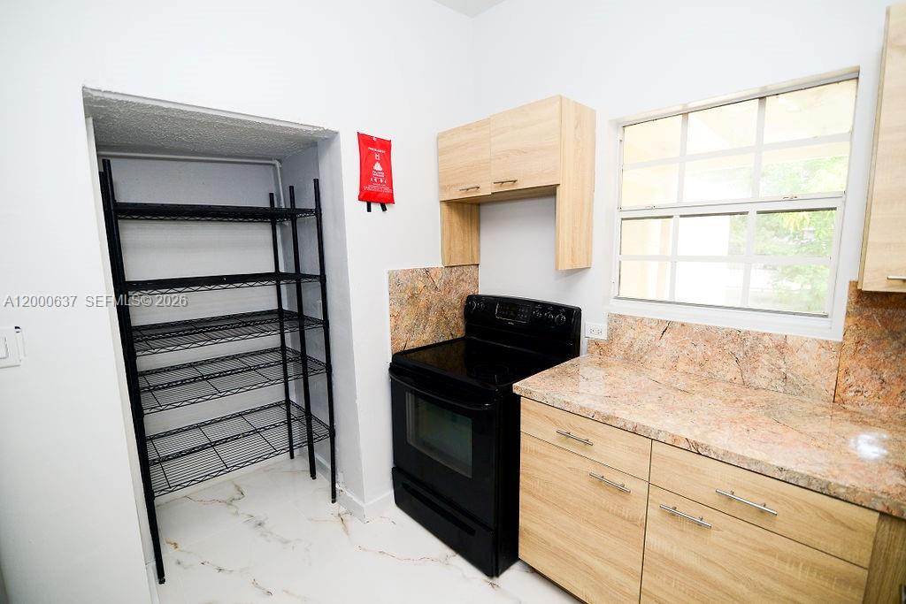 W MIAMI SHORES SEC B - Residential