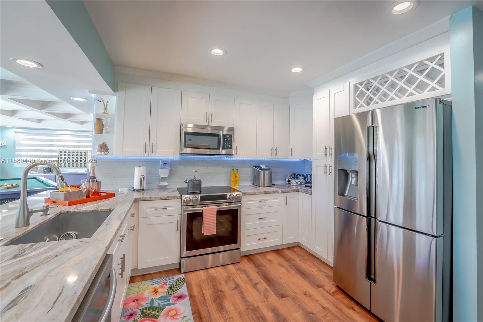 TROPICAL HAVEN - Residential