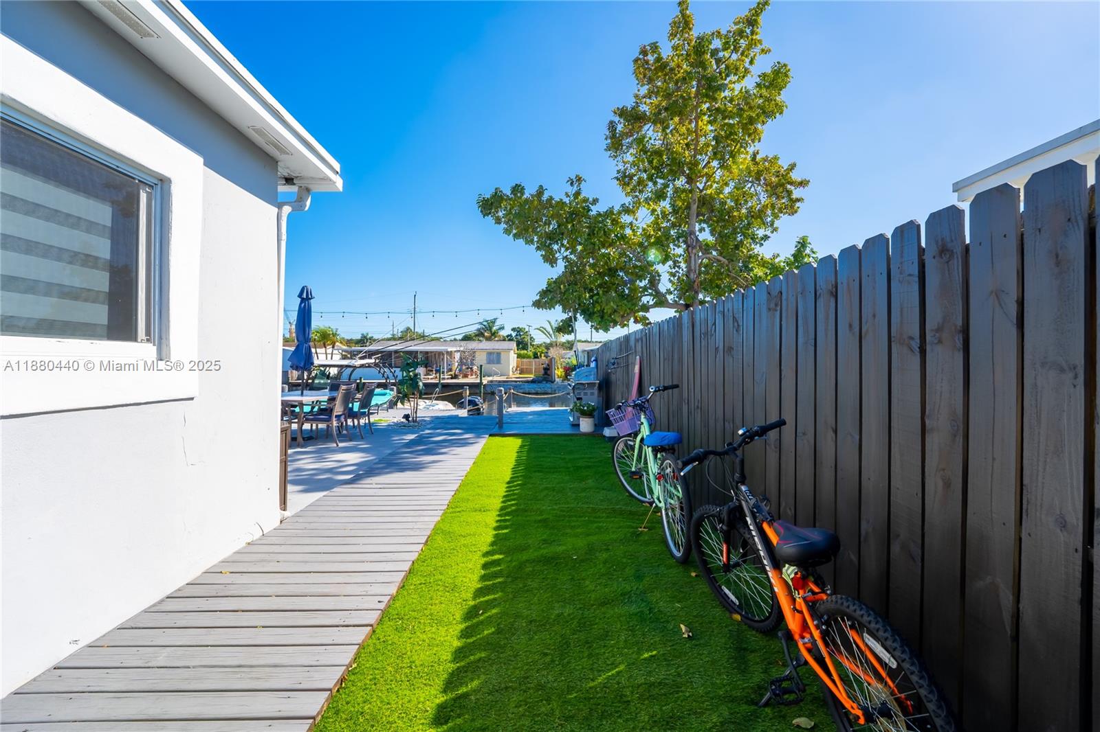 TROPICAL HAVEN - Residential