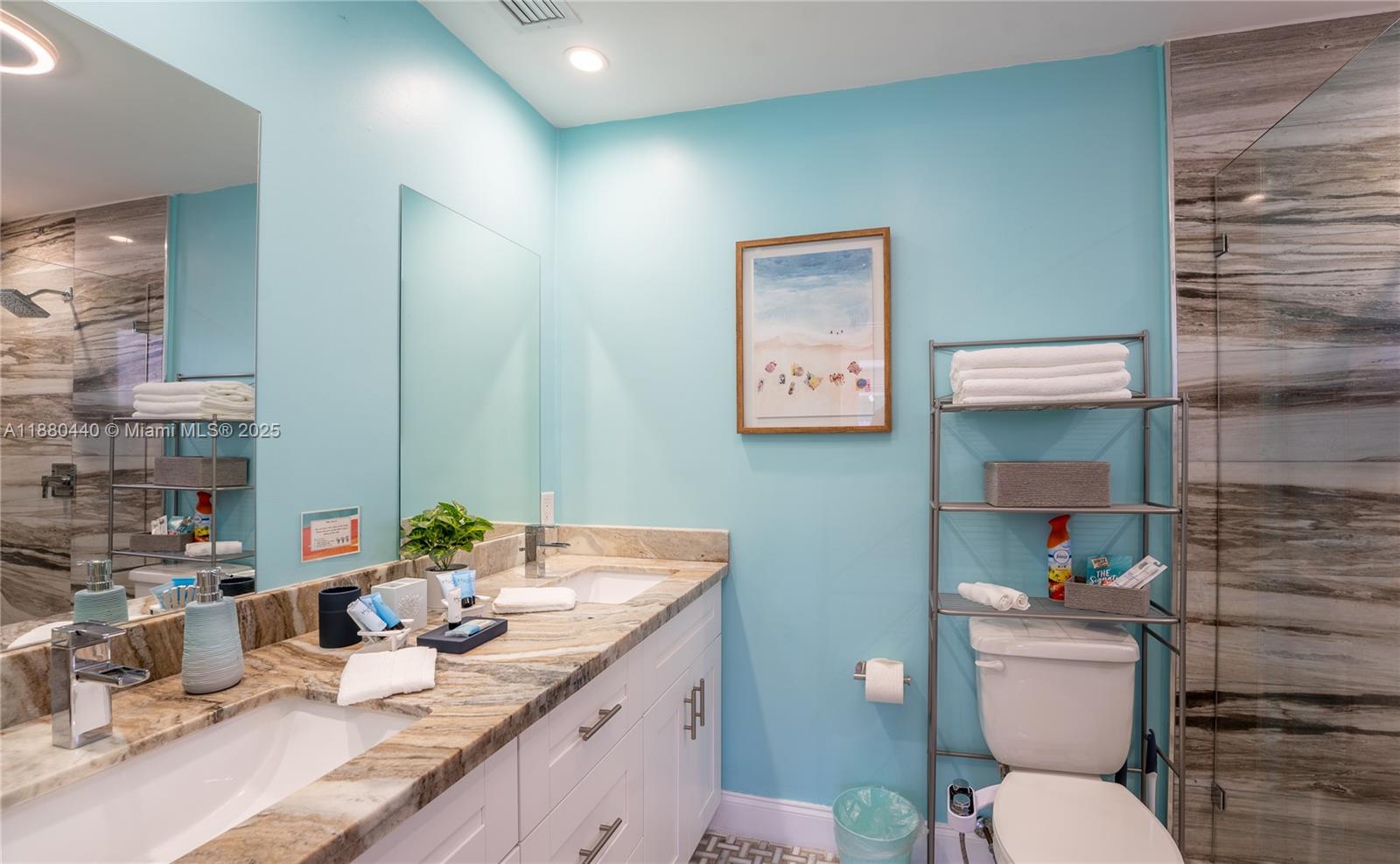 TROPICAL HAVEN - Residential