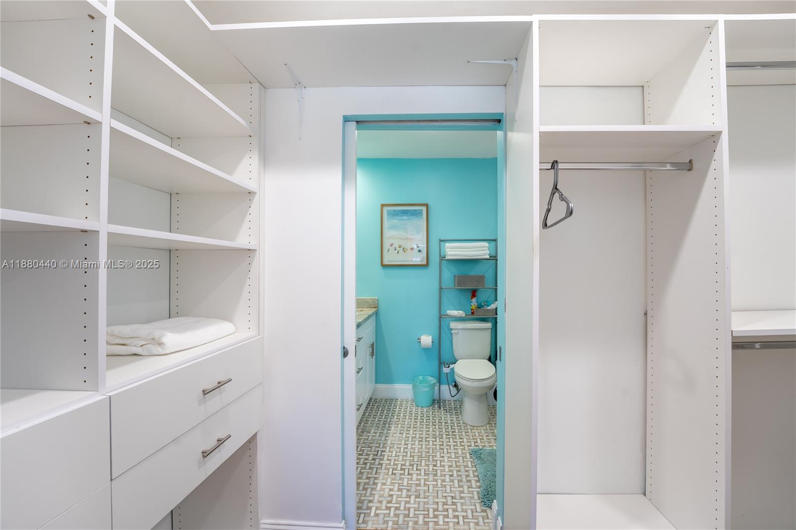 TROPICAL HAVEN - Residential