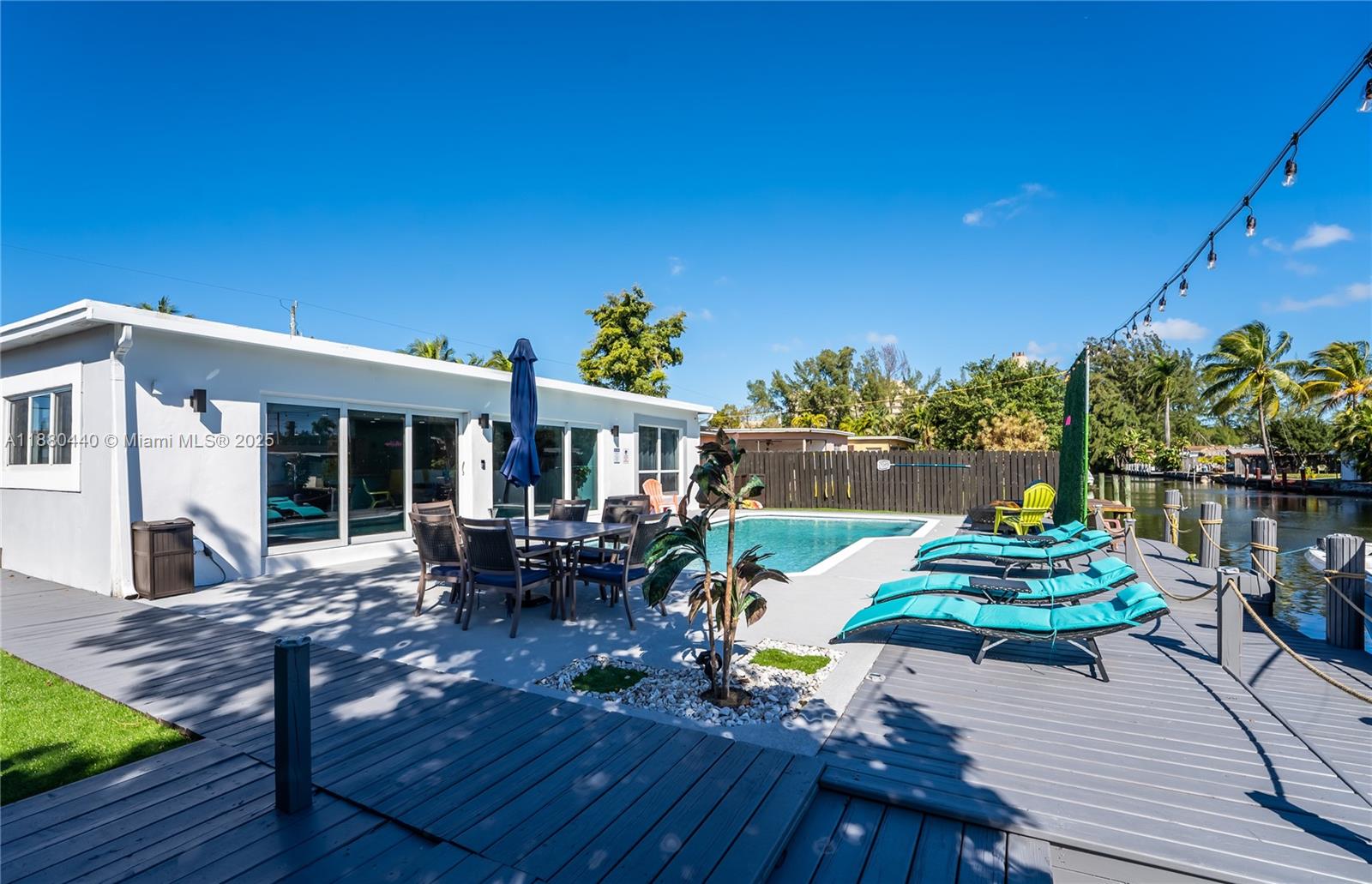 TROPICAL HAVEN - Residential