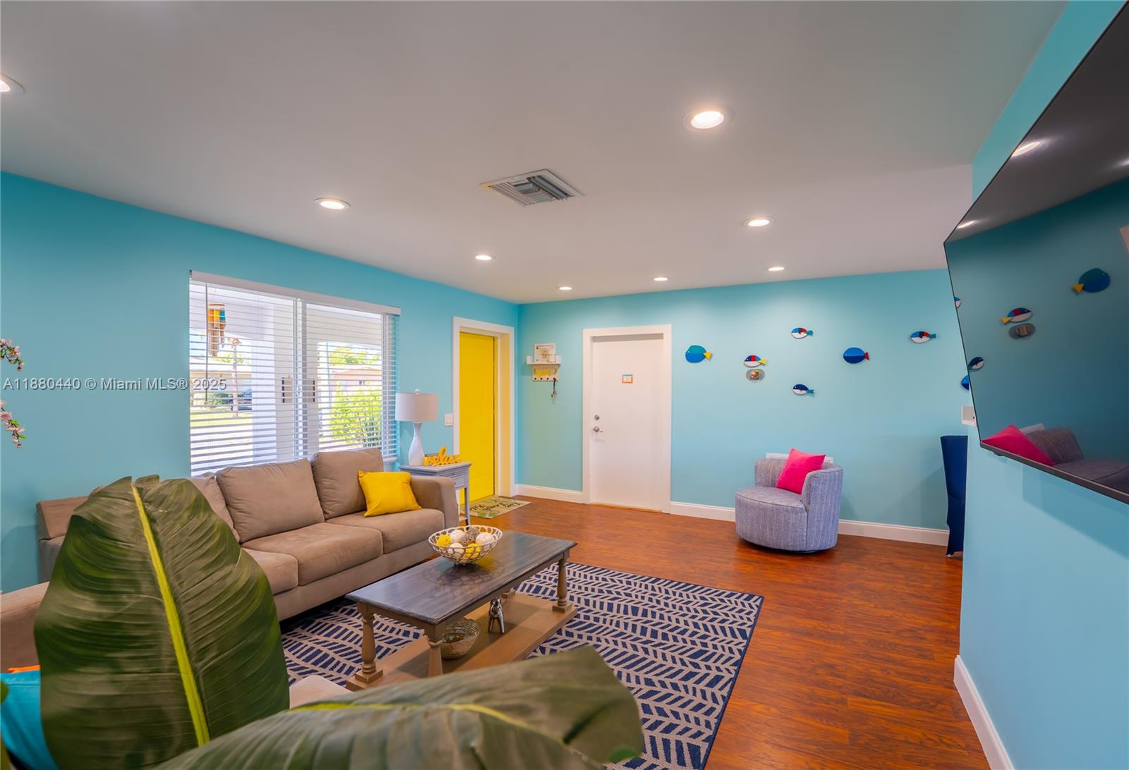 TROPICAL HAVEN - Residential