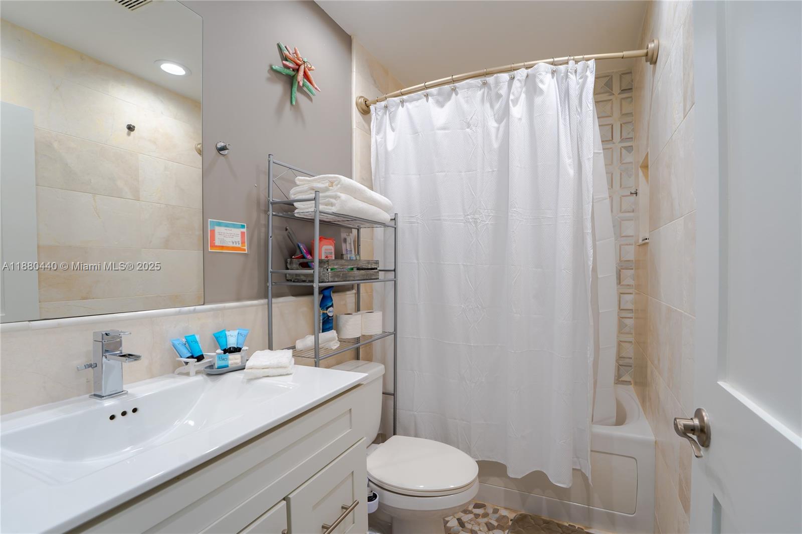 TROPICAL HAVEN - Residential