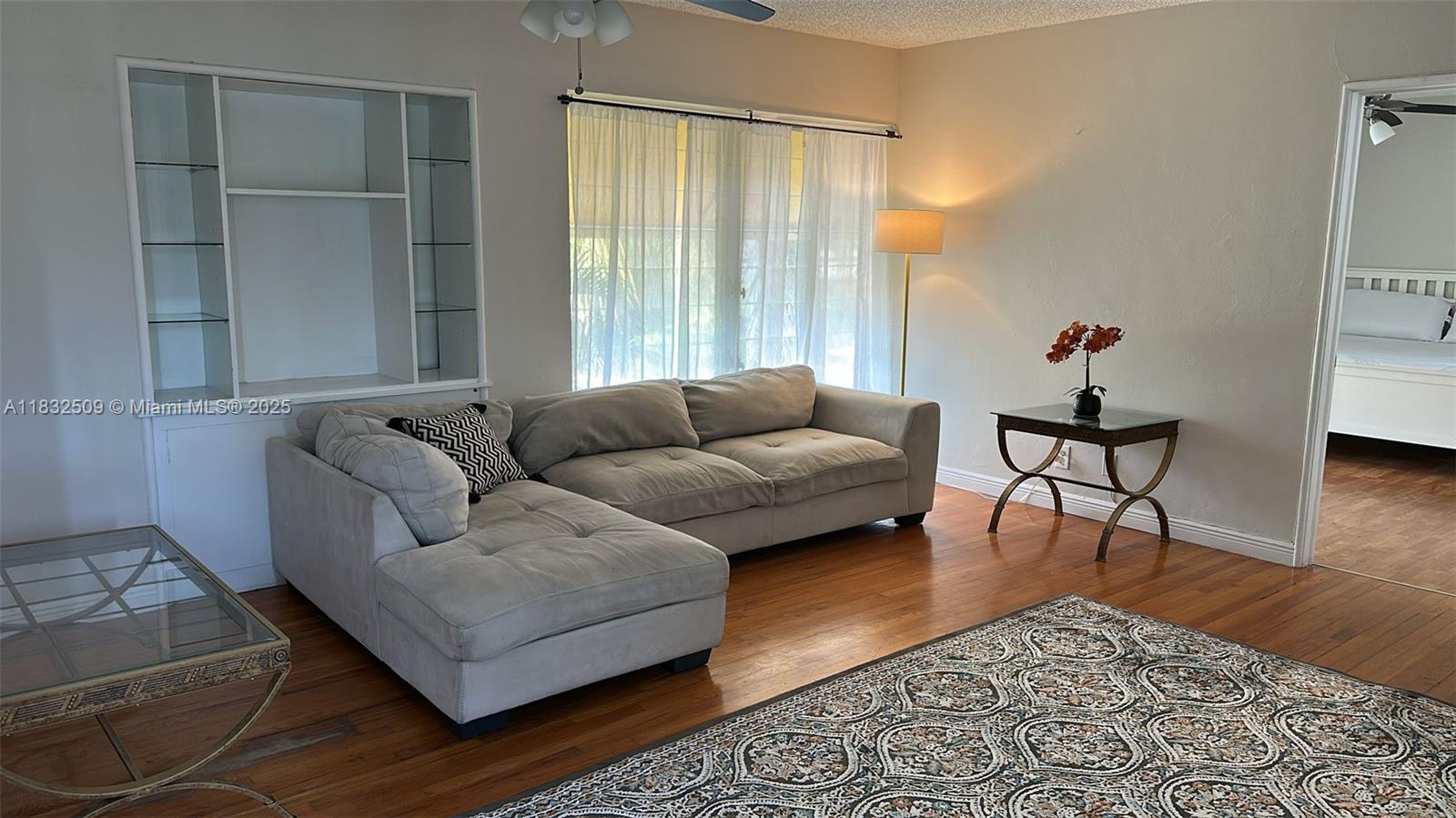 Nice apartment available for rent. Building under construction. Pool is closed.