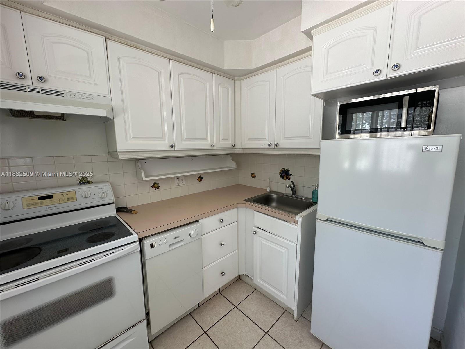 90 Isle Of Venice Dr 9