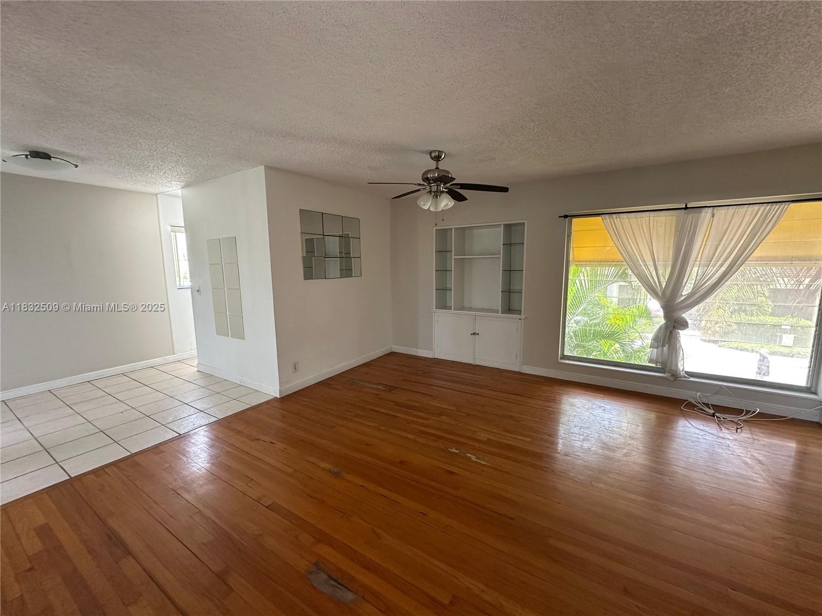 Nice apartment available for rent. Building under construction. Pool is closed.