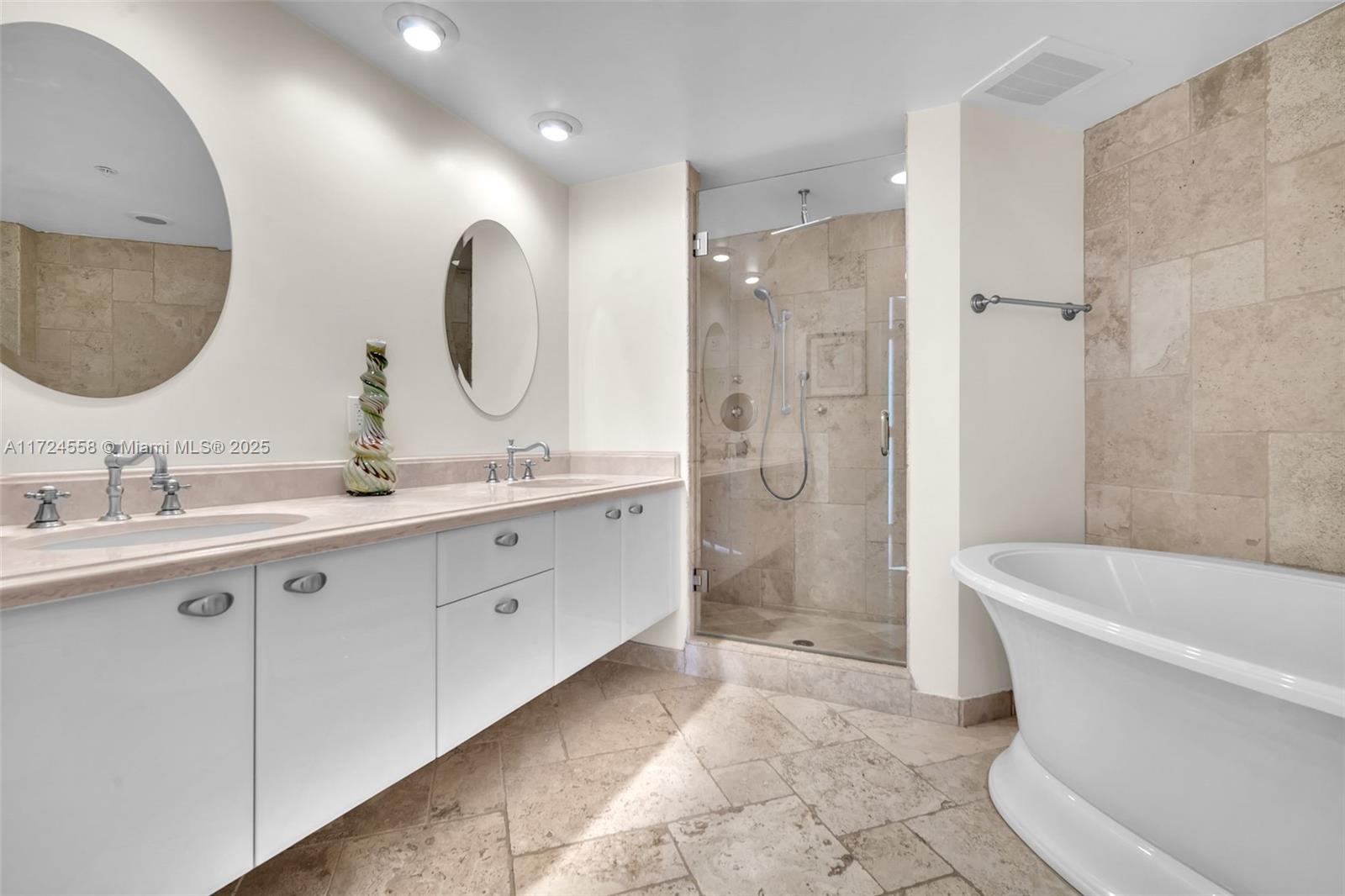 LAS OLAS RIVER HOUSE COND - Residential
