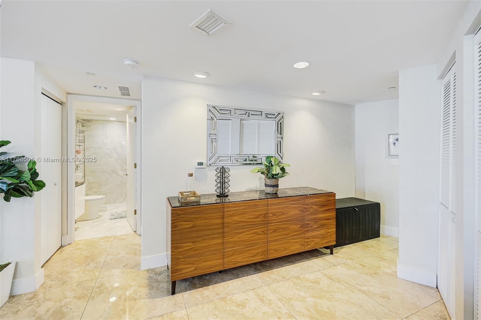 BAY HARBOUR ISLAND - Residential Lease