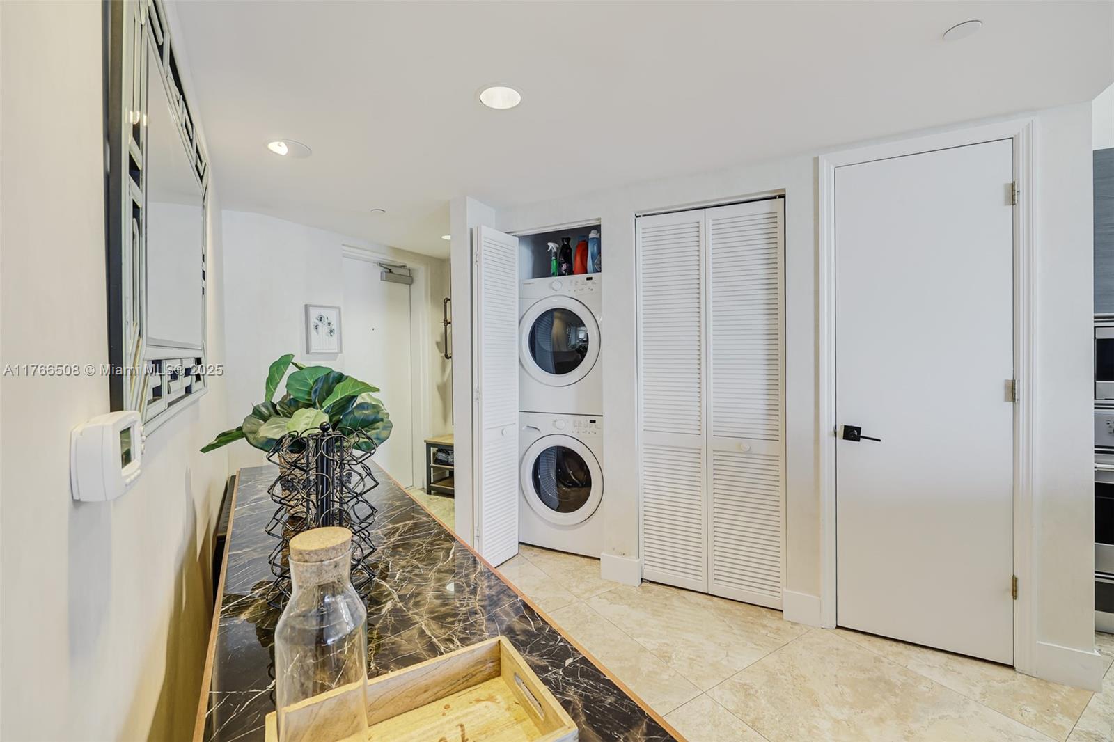 BAY HARBOUR ISLAND - Residential Lease