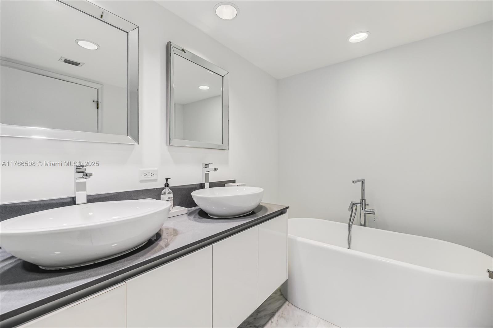 BAY HARBOUR ISLAND - Residential Lease