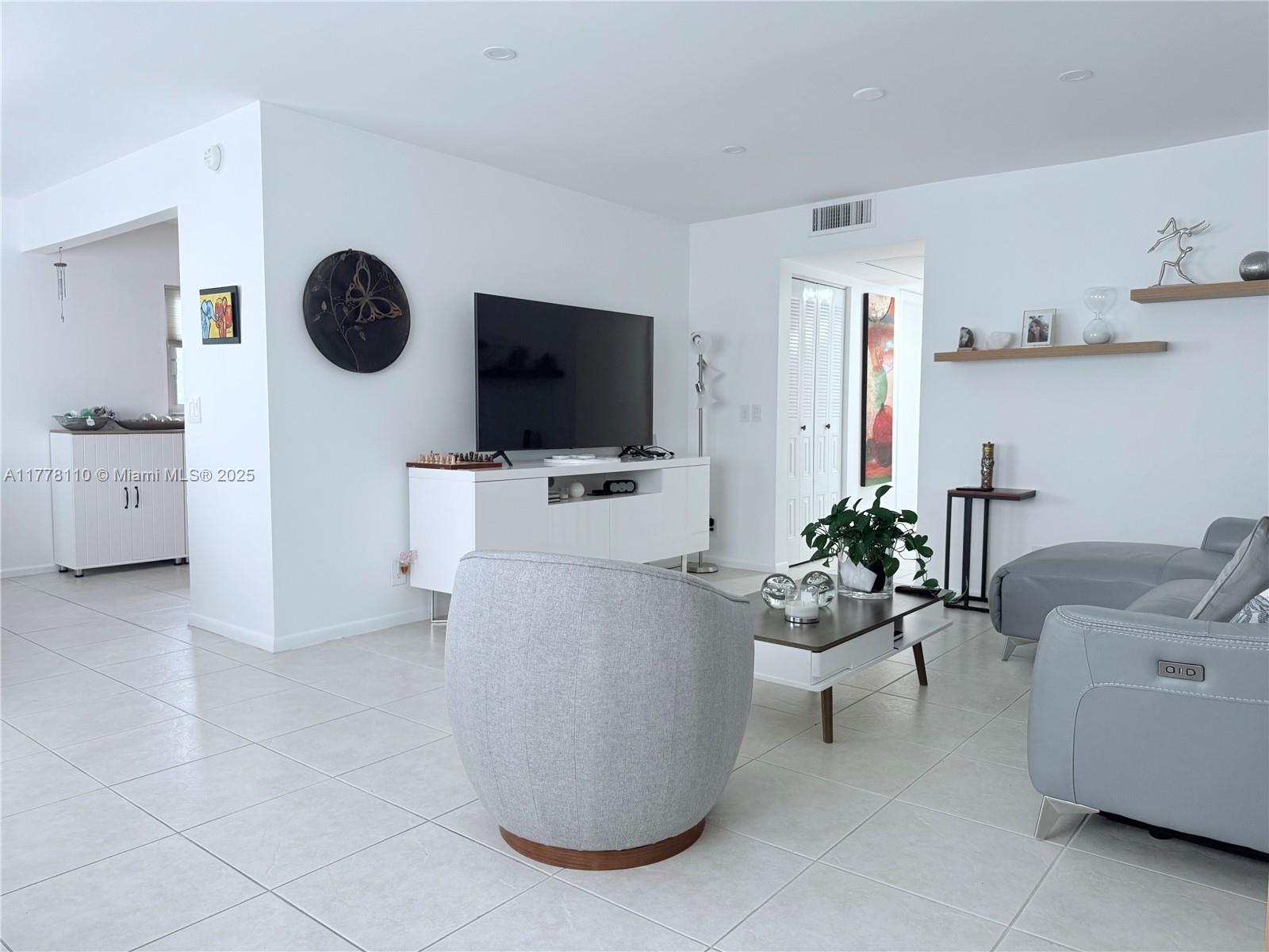 KINGSLEY AT CENTURY VILLA - Residential