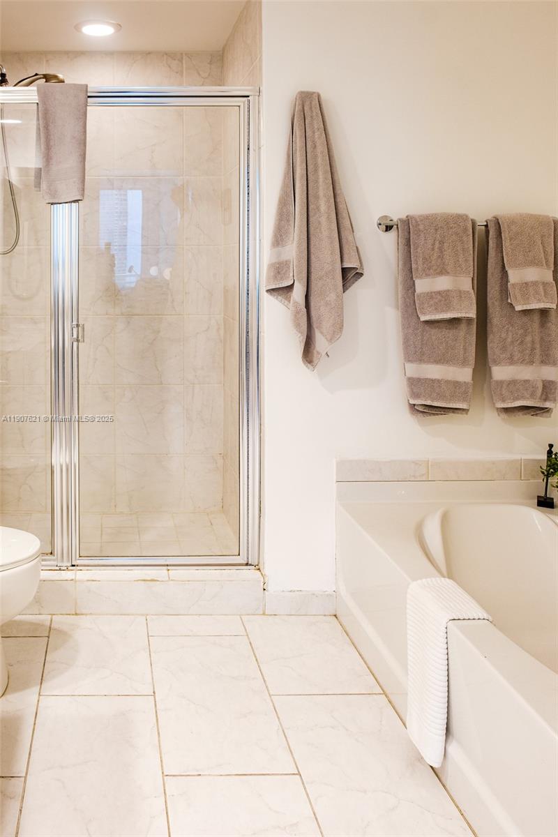 THE PLAZA 851 BRICKELL CO - Residential