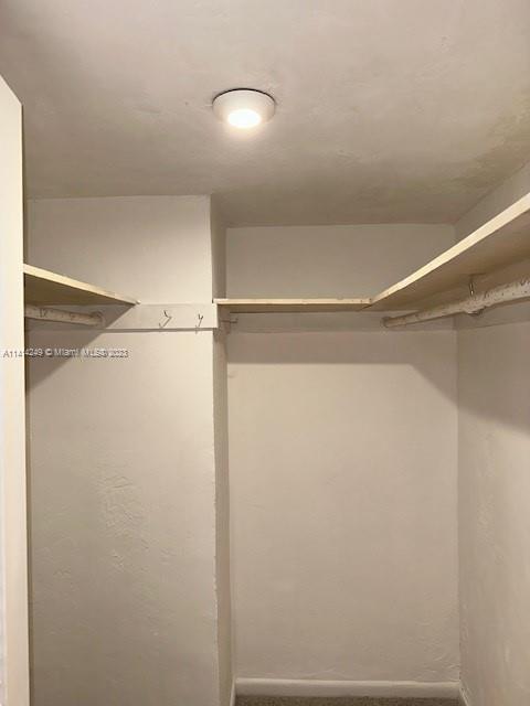 KEN-DADE CONDO - Residential