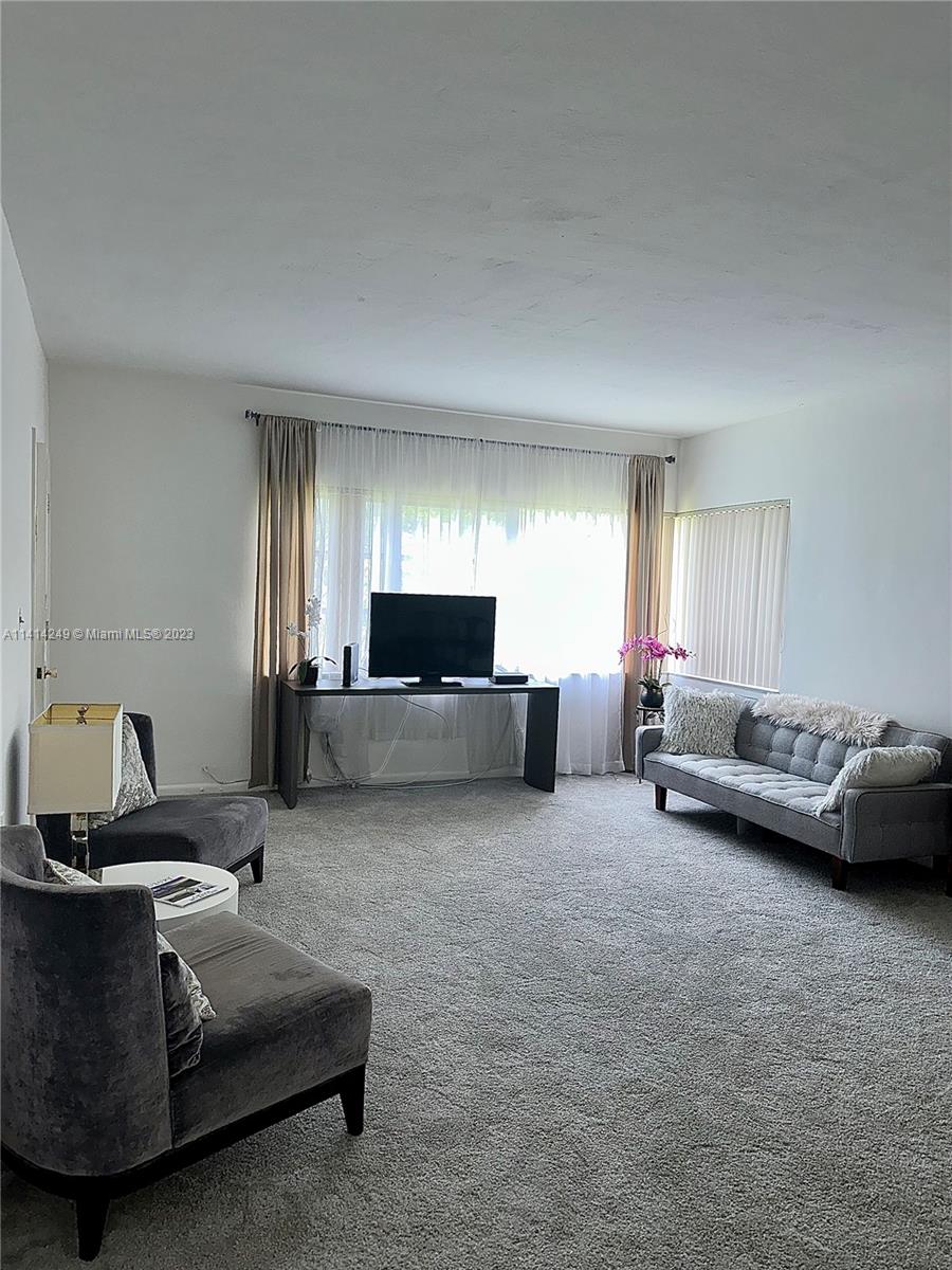 KEN-DADE CONDO - Residential