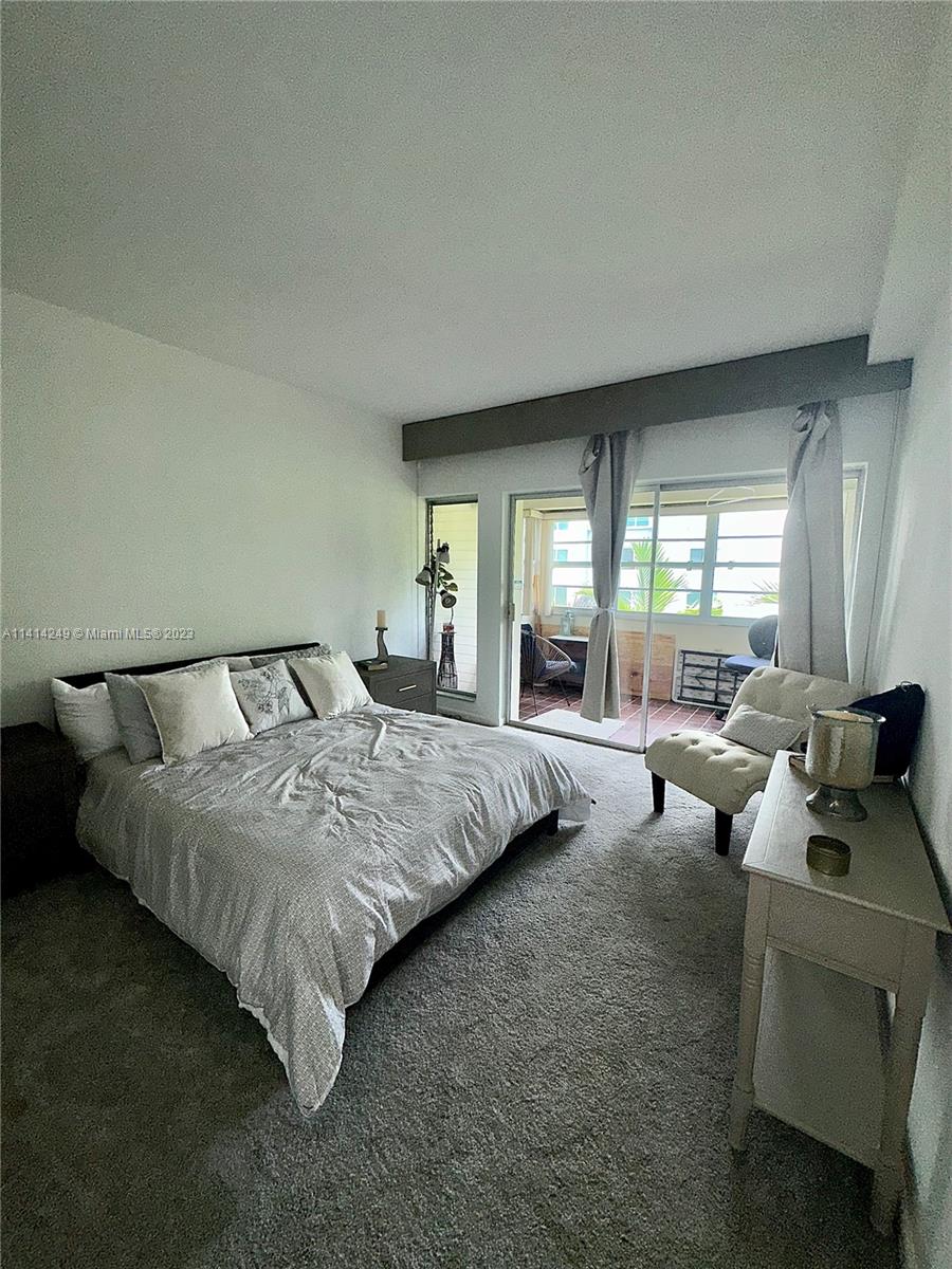 KEN-DADE CONDO - Residential