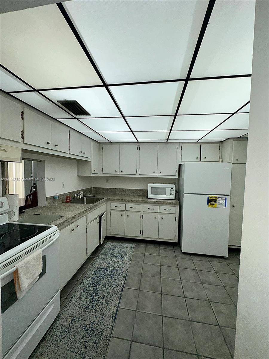 KEN-DADE CONDO - Residential