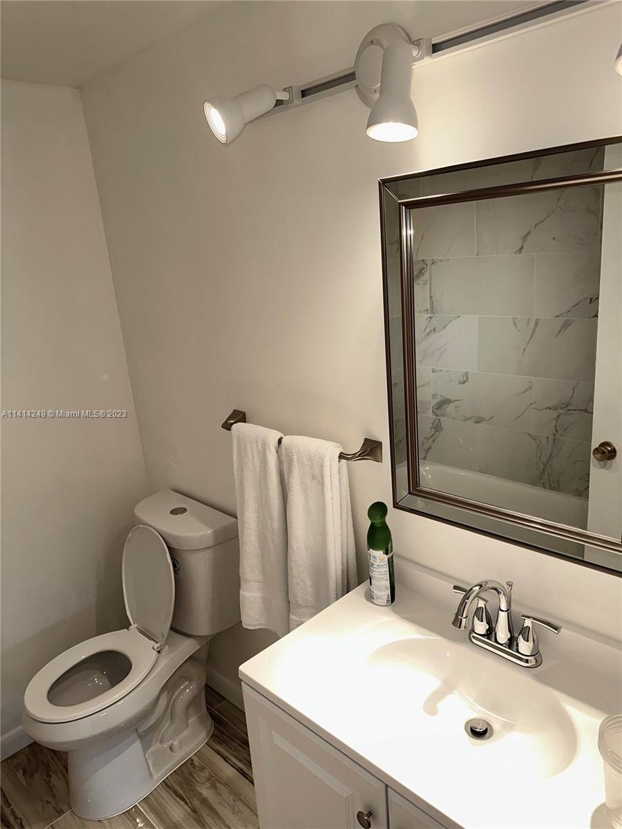KEN-DADE CONDO - Residential