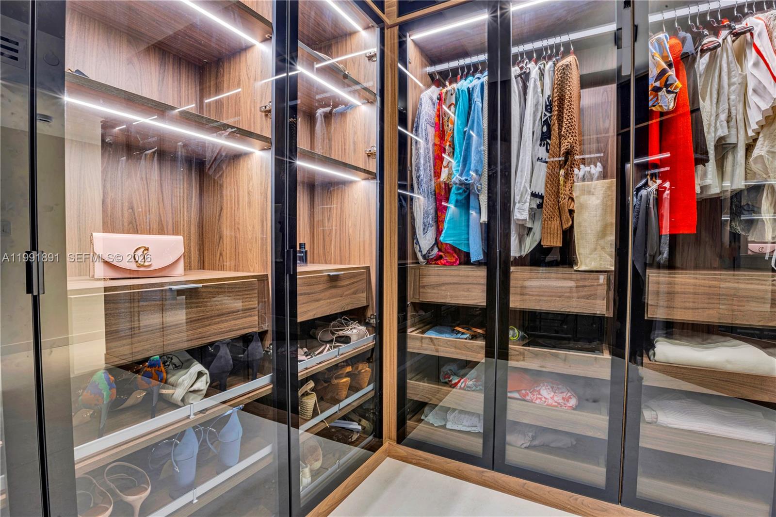 OCEANIA III CONDO - Residential