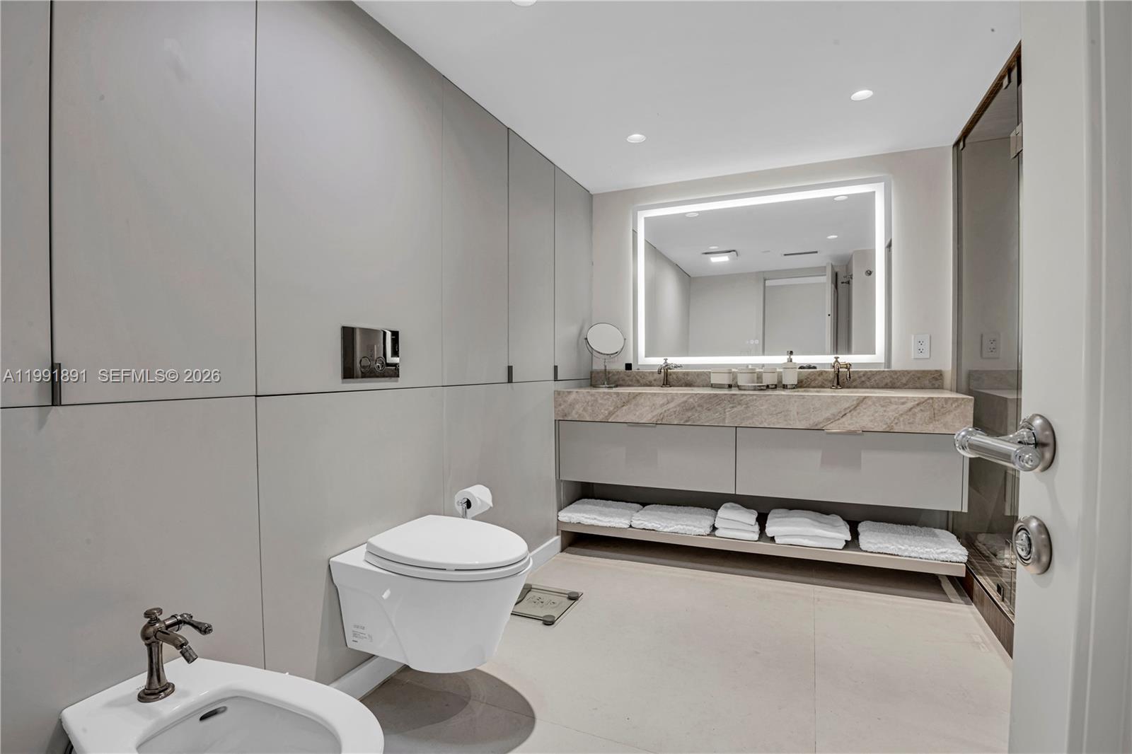 OCEANIA III CONDO - Residential