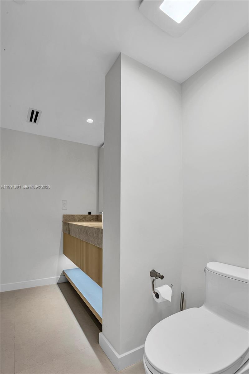 OCEANIA III CONDO - Residential