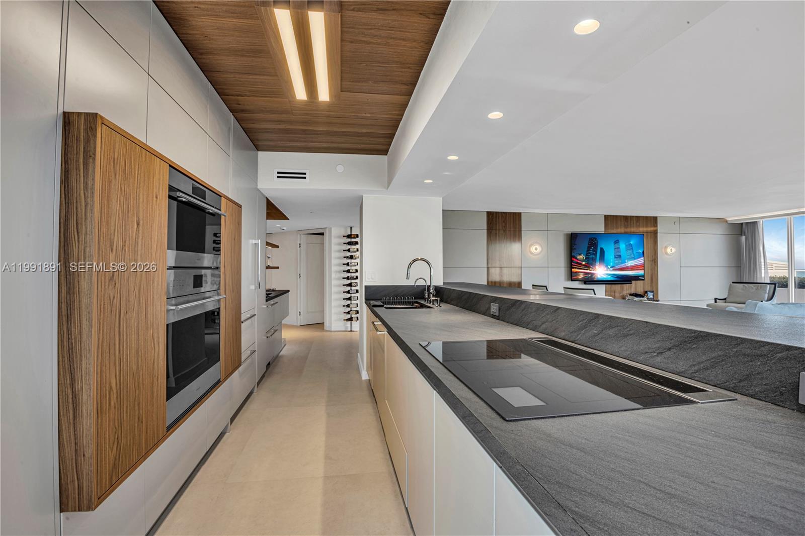 OCEANIA III CONDO - Residential