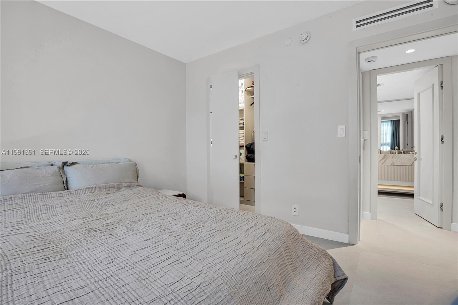 OCEANIA III CONDO - Residential