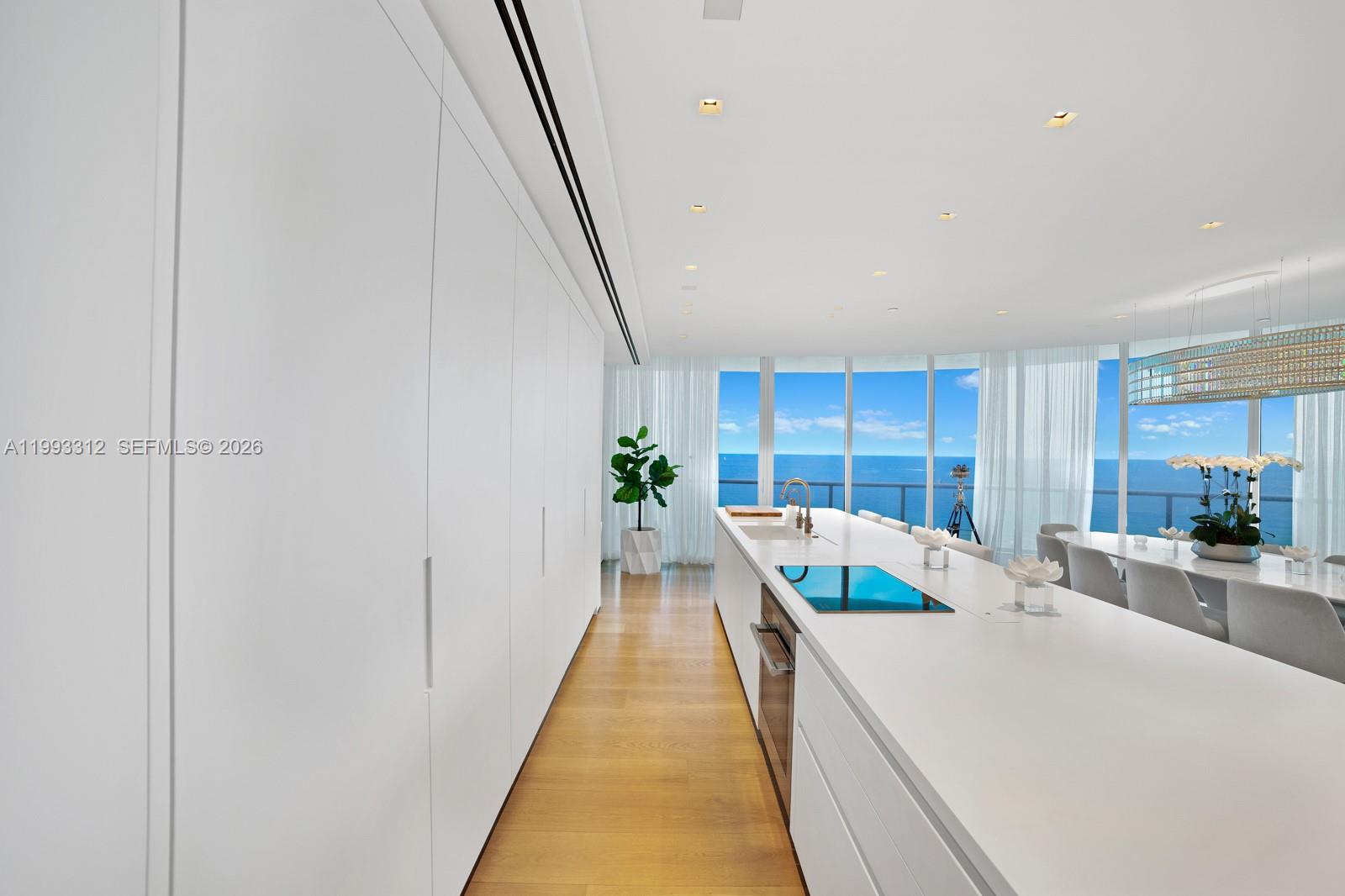 CONTINUUM ON SOUTH BEACH - Residential