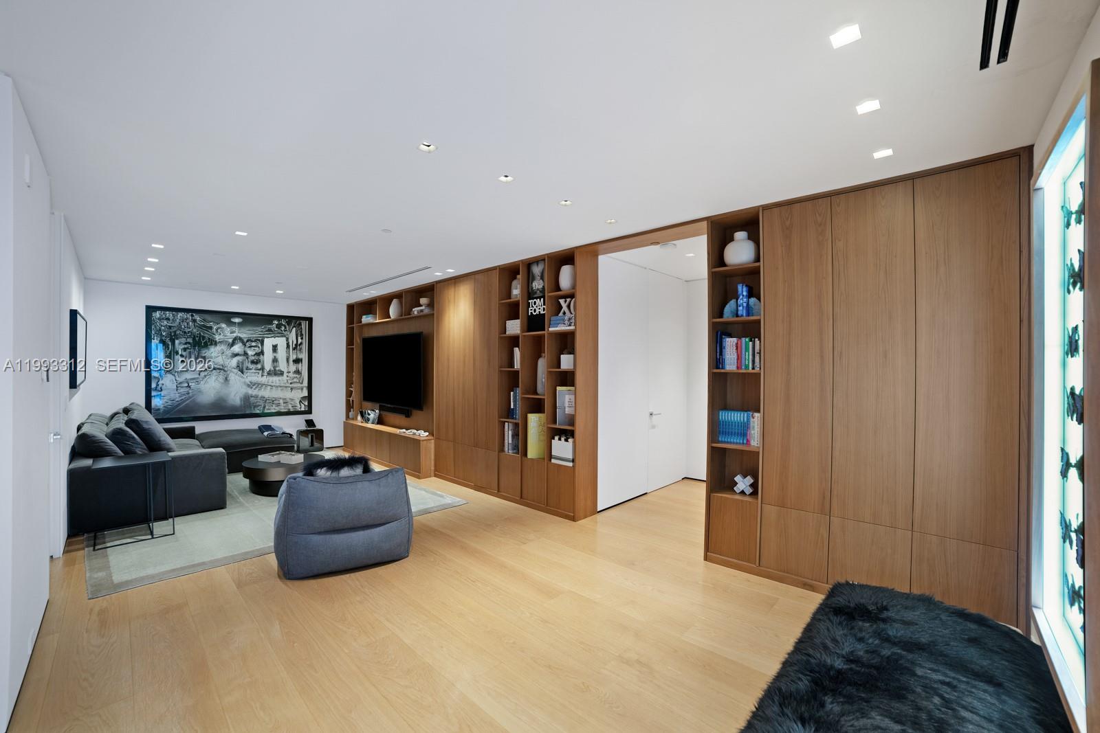 CONTINUUM ON SOUTH BEACH - Residential