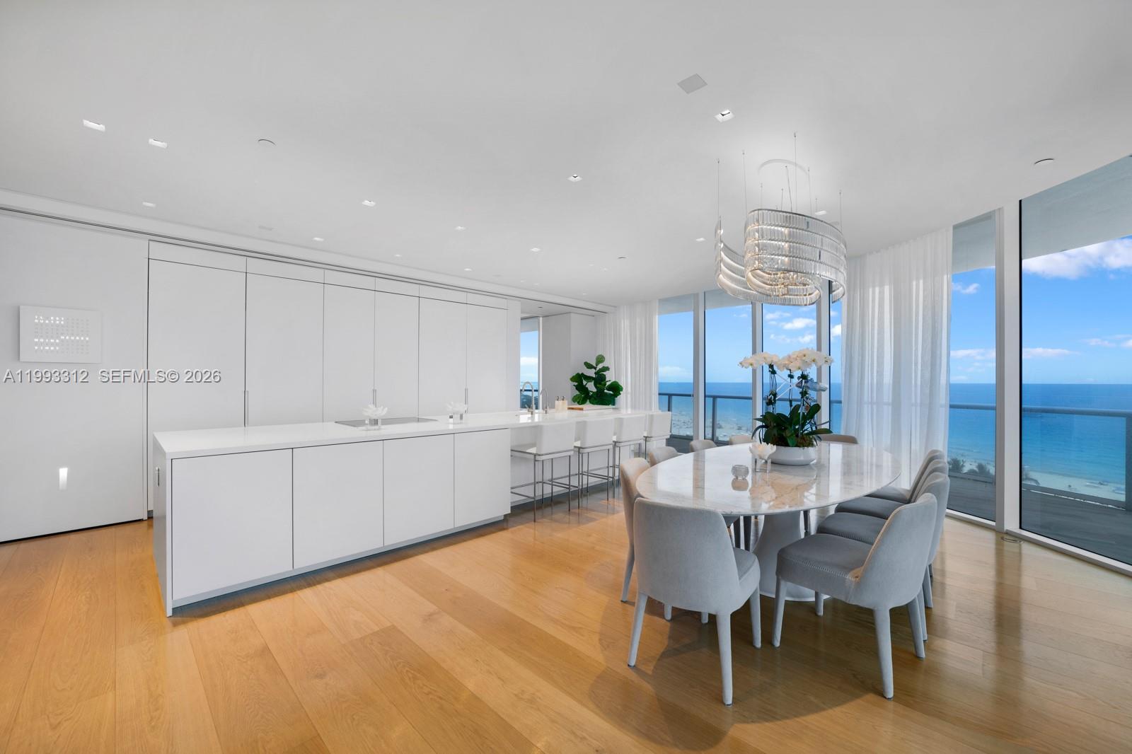 CONTINUUM ON SOUTH BEACH - Residential