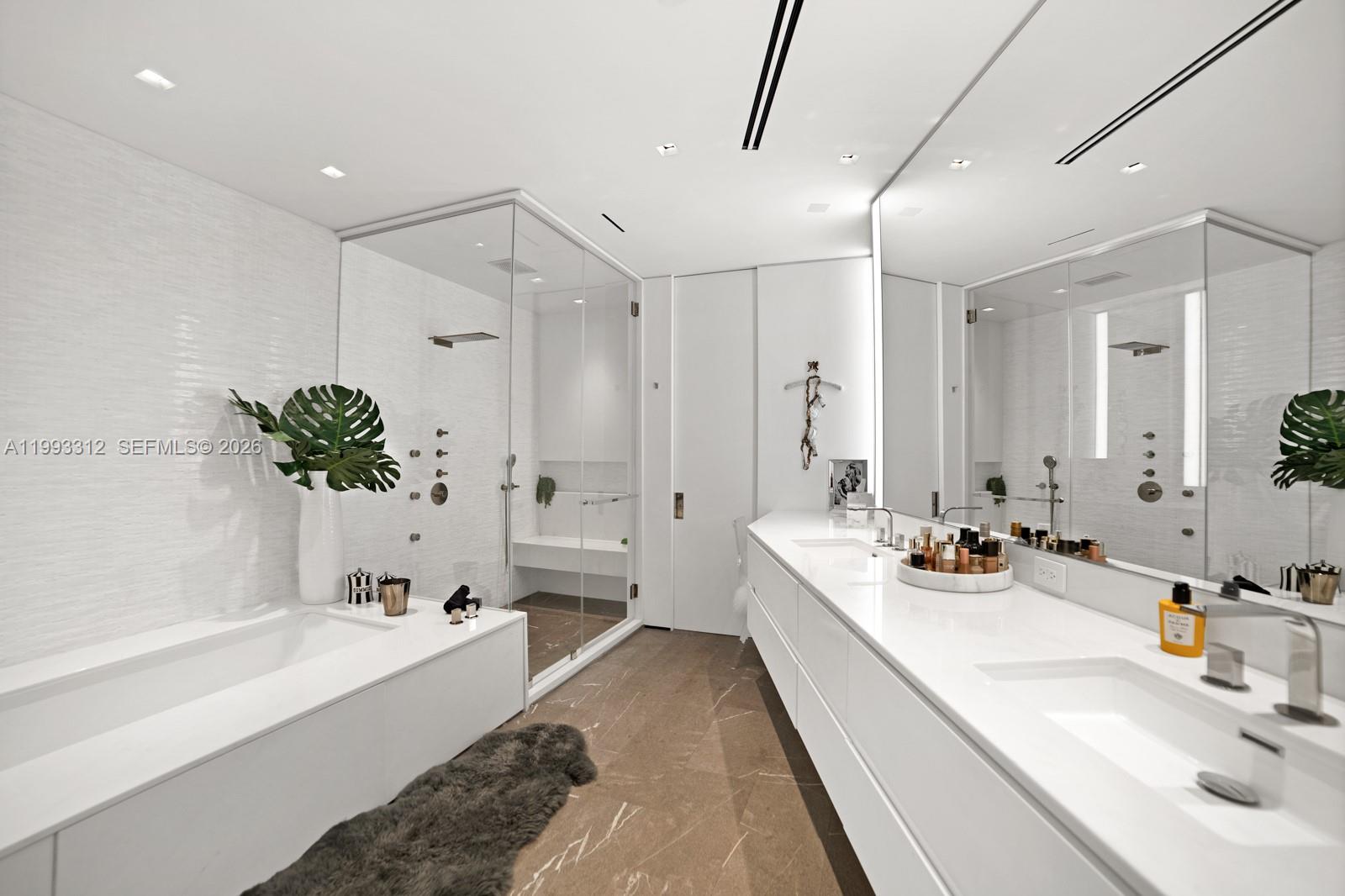 CONTINUUM ON SOUTH BEACH - Residential