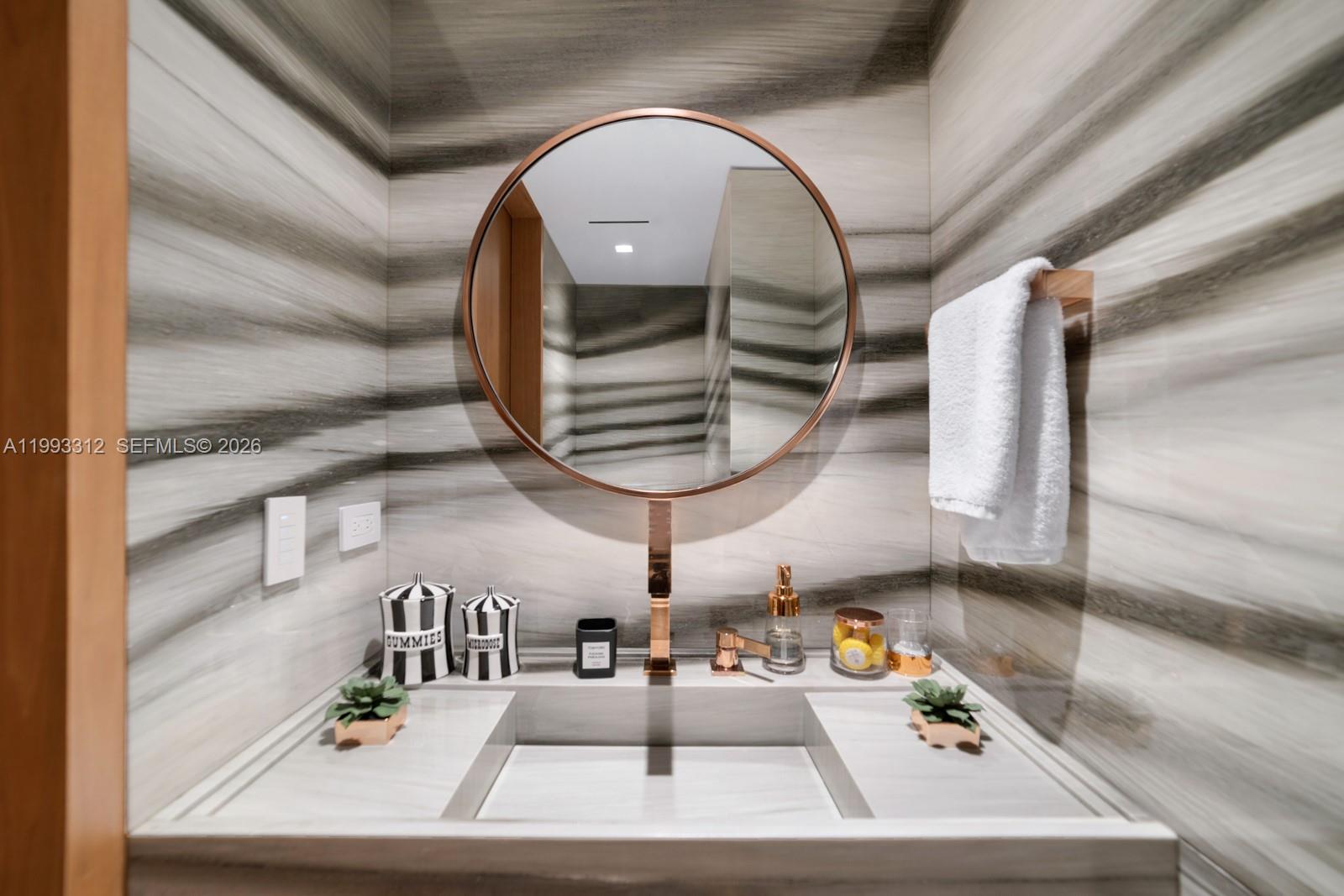 CONTINUUM ON SOUTH BEACH - Residential