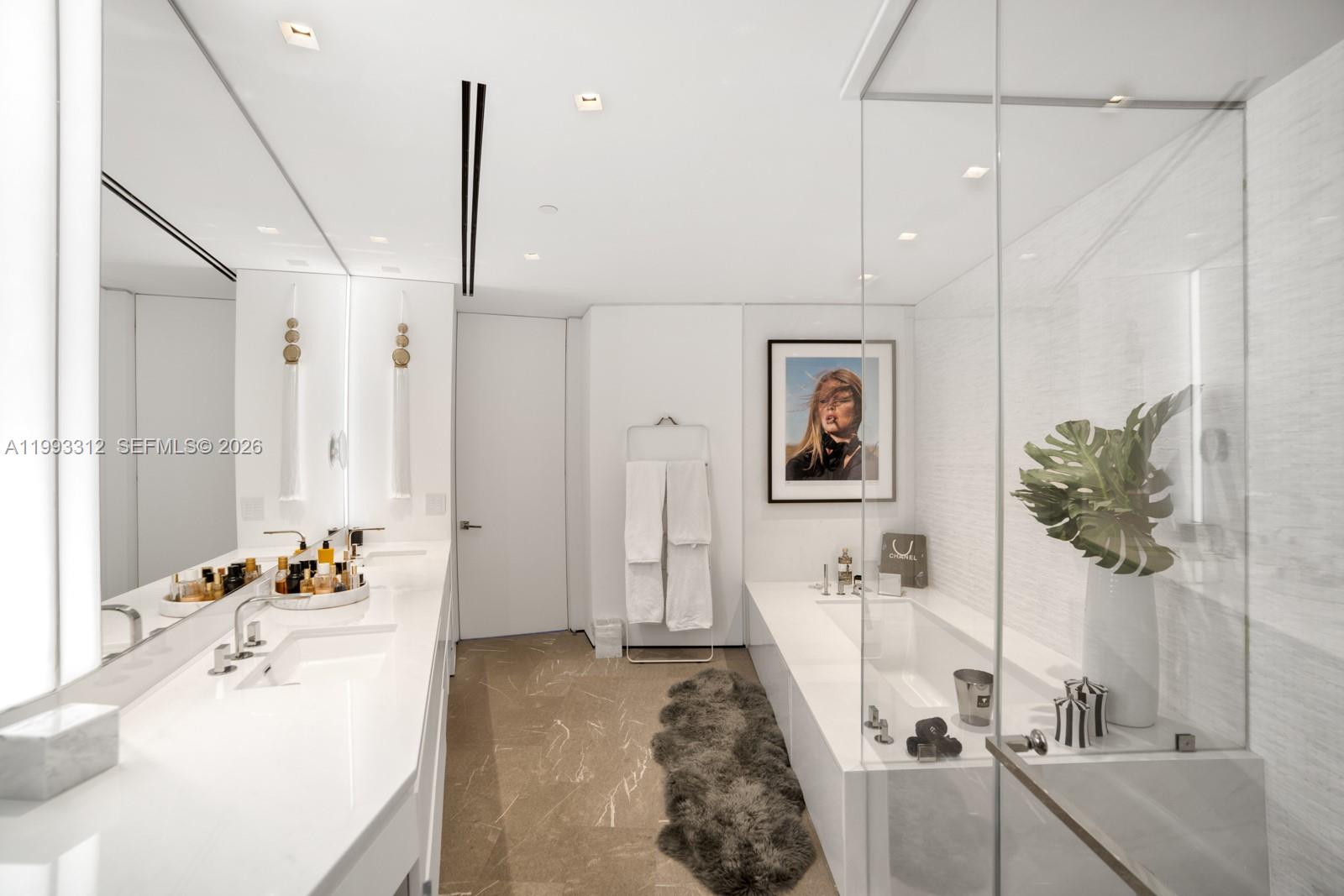 CONTINUUM ON SOUTH BEACH - Residential