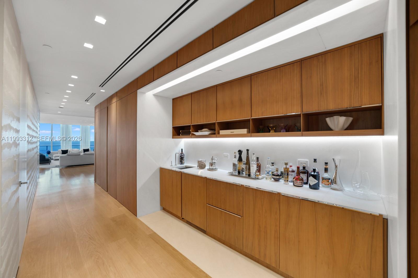 CONTINUUM ON SOUTH BEACH - Residential