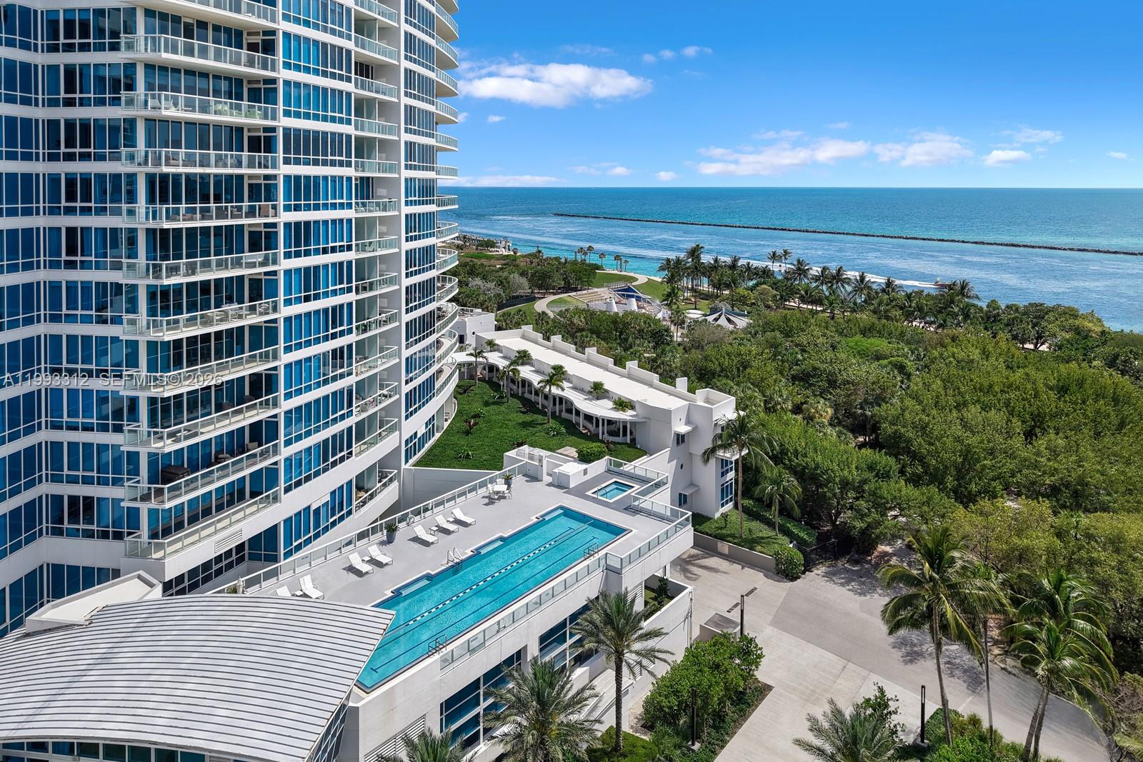 CONTINUUM ON SOUTH BEACH - Residential